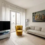 Palazzo Visconti Di Modrone, Two Beautiful By Halldis شقة *