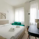 Palazzo Visconti Di Modrone, Two Beautiful By Halldis شقة ميلان