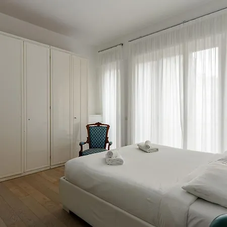 Palazzo Visconti Di Modrone, Two Beautiful By Halldis 밀라노