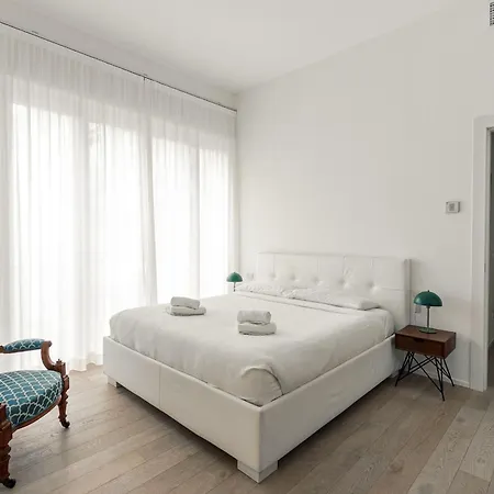 Palazzo Visconti Di Modrone, Two Beautiful By Halldis 밀라노