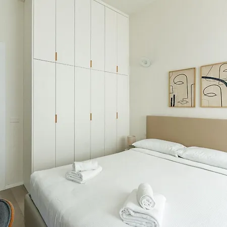 Palazzo Visconti Di Modrone, Two Beautiful By Halldis * 밀라노